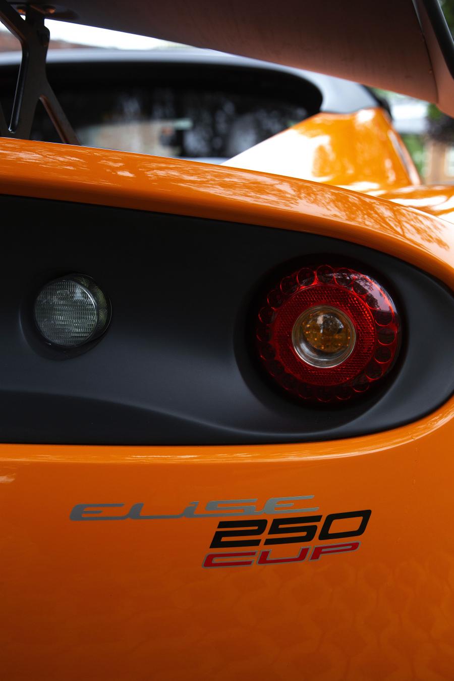 Детали экстерьера Lotus Elise Cup 250 2017 года  (UK) (фото 20 из 46)